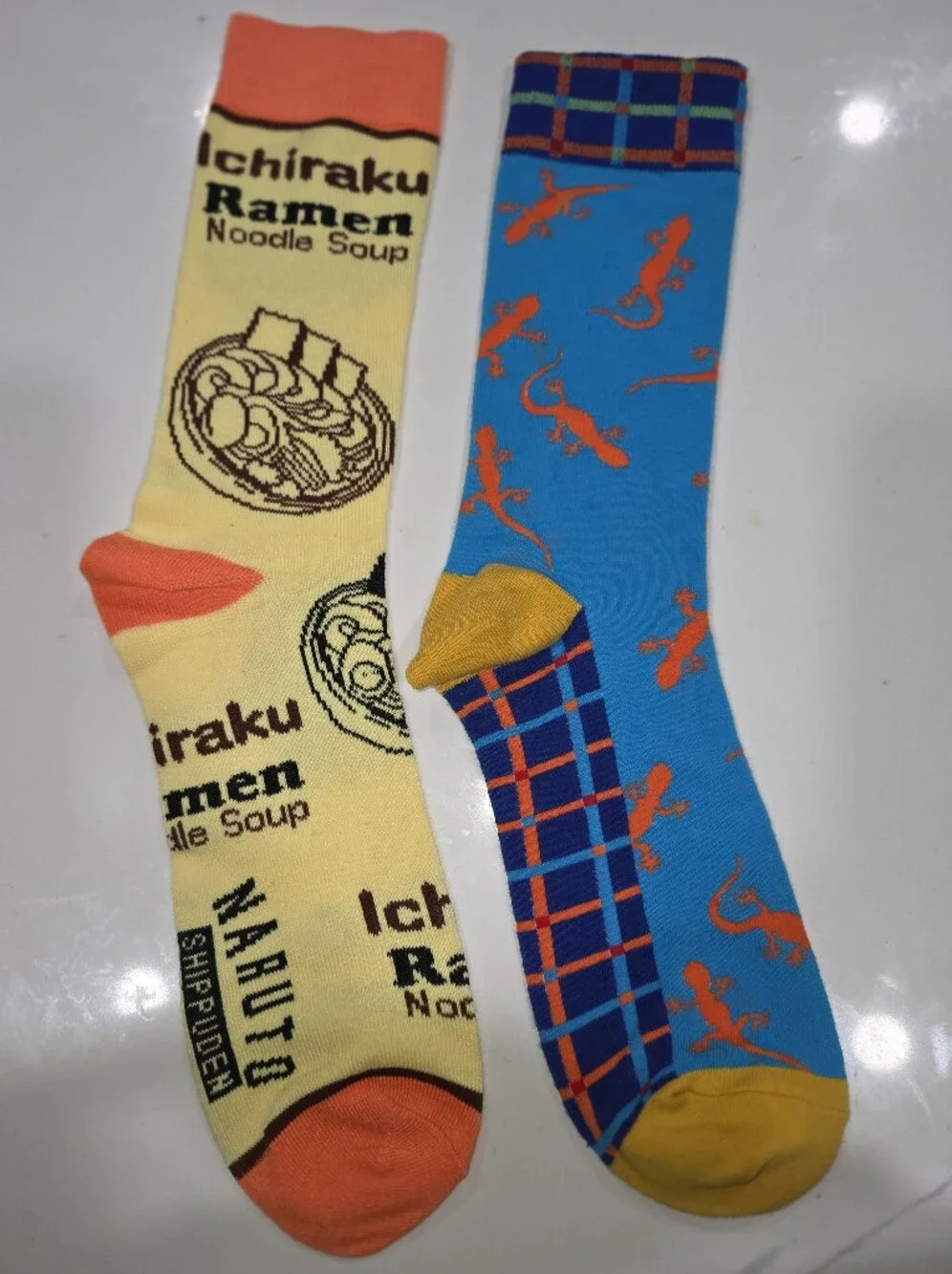Novelty Men’s Socks - Yellow Ramen & Blue Gecko Pair